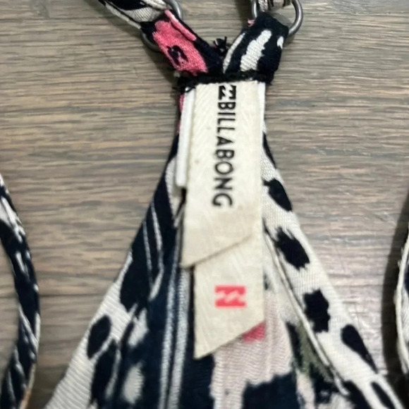 Billabong women’s Spring Seas Flowy Boho Floral Leopard Print Tank. Medium - Picture 4 of 7